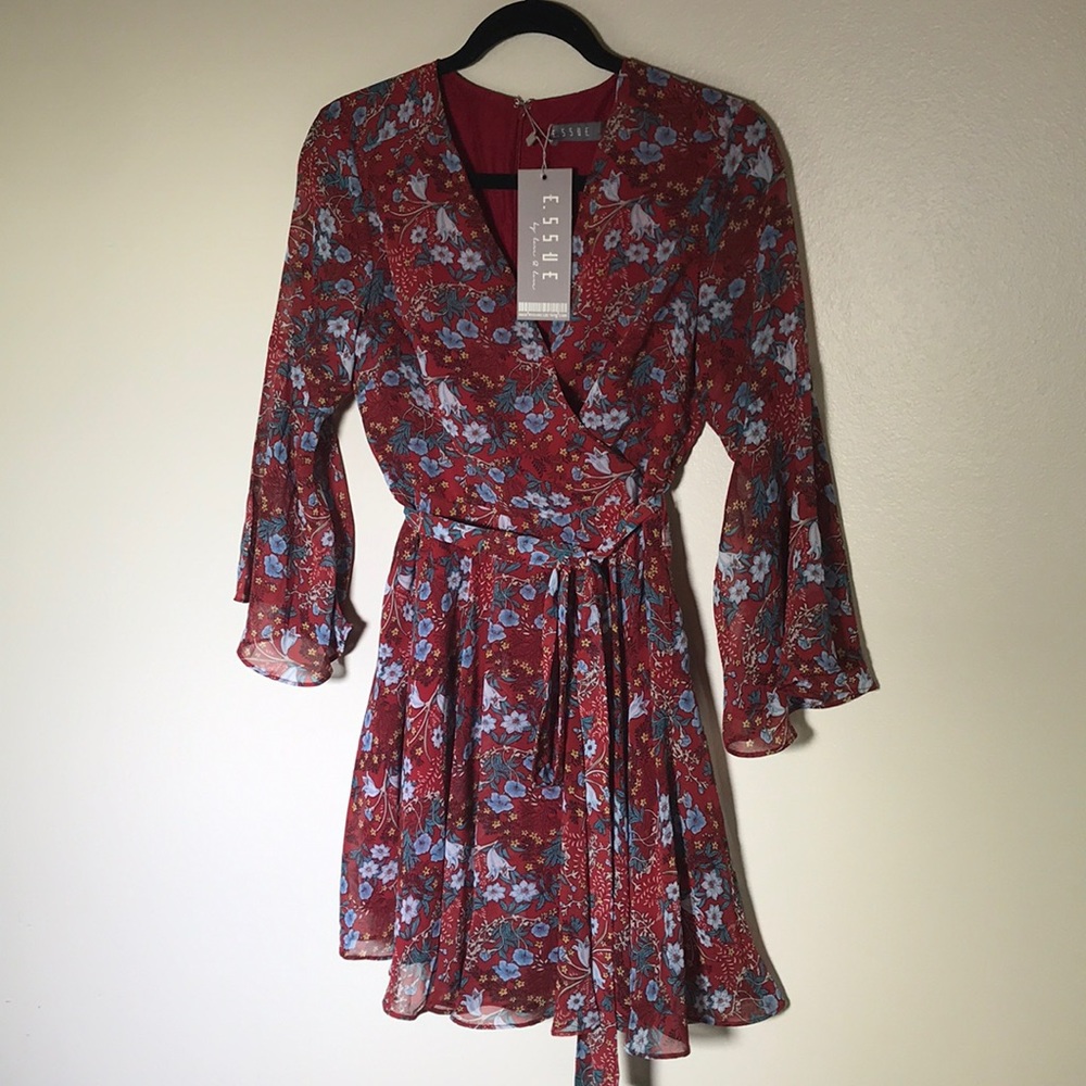 Essue Floral Dress- Lagre- NWT